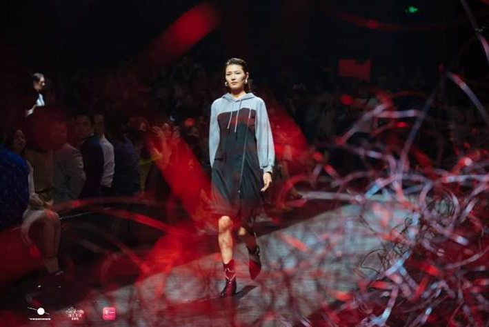 说明: //p2.itc.cn/q_70/images03/20200726/84e9c45a1b954880bf2bcb958805e67a.jpeg